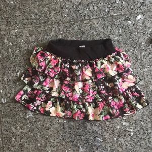 1 Skort Pink and Black With Floral Design. Size M.